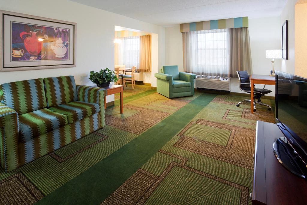 La Quinta Inn Chicago Oakbrook Terrace Εξωτερικό φωτογραφία